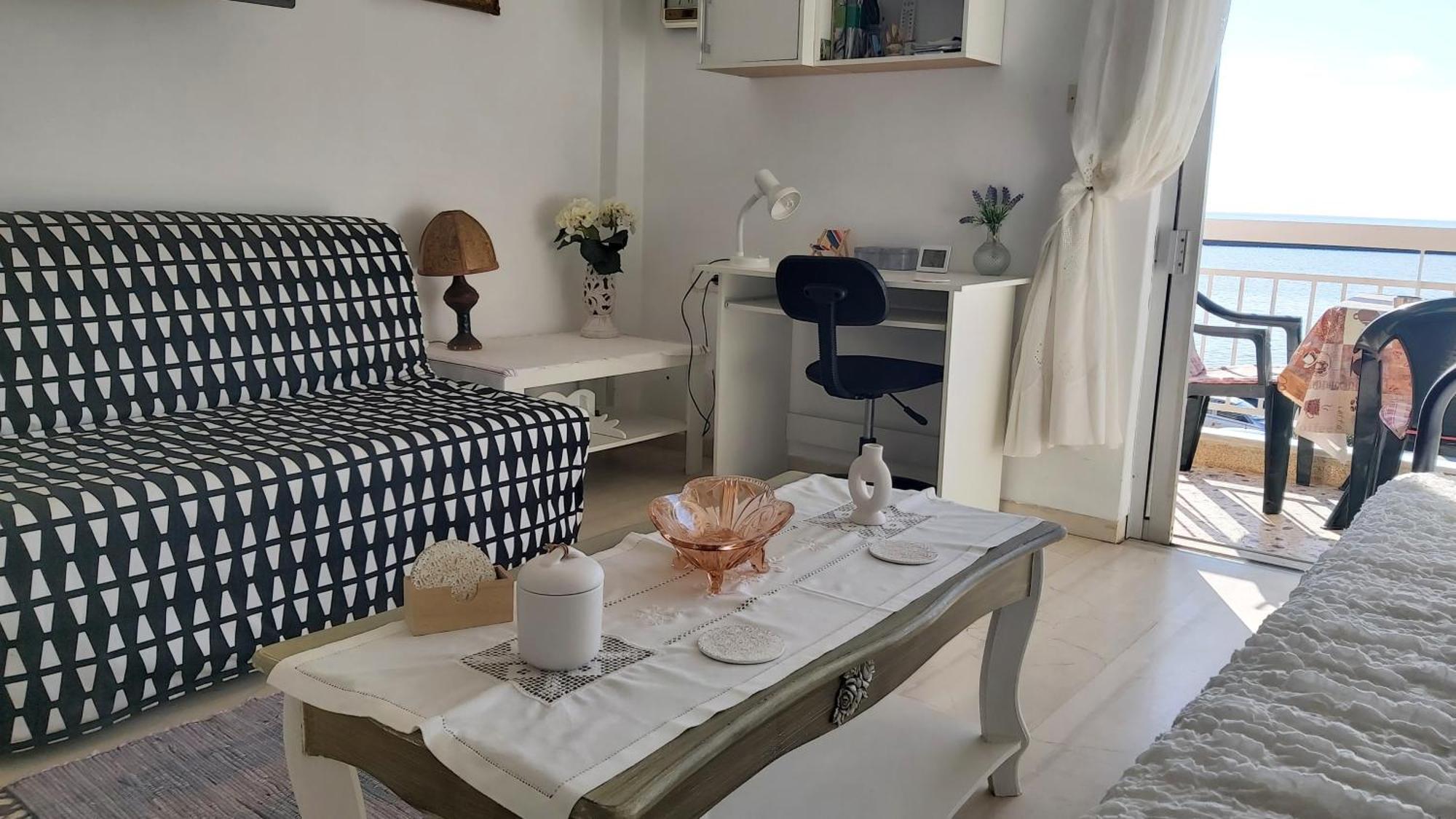 Apartment By The Sea *